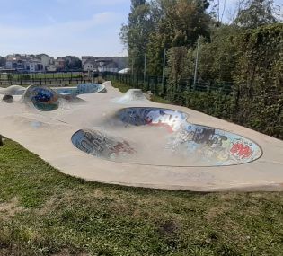 Ville-la-Grand, Bowl et snake